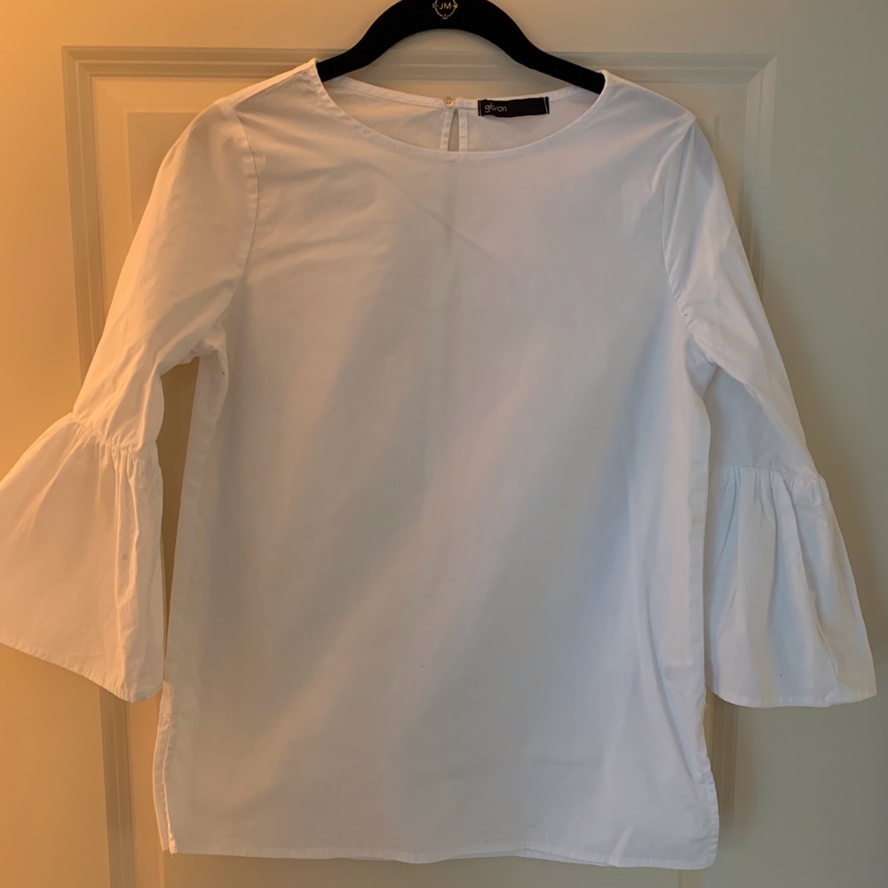 Gibson white ruffle sleeve blouse